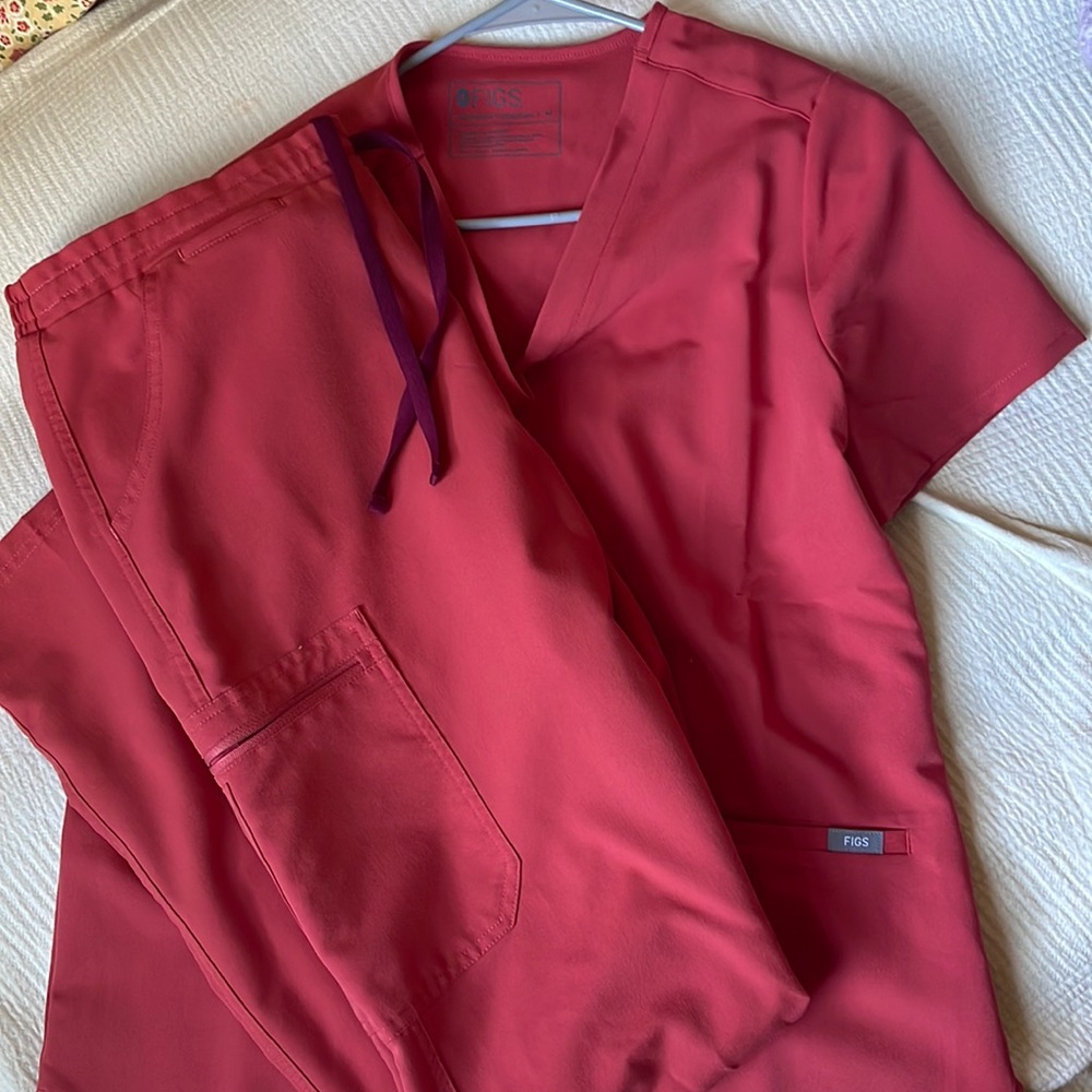 Figs Clay colored scrub set. Medium Casma top & Medium tall Yola skinny pants